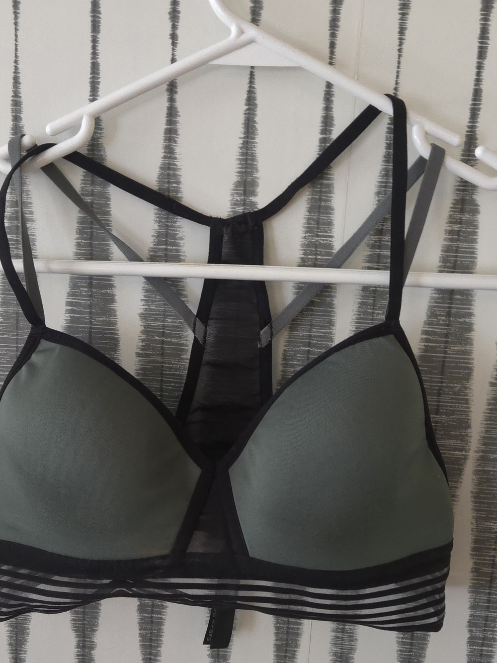 Victoria Sport Strappy Mesh Racerback Sports Bra Size Small Olive Green & Black